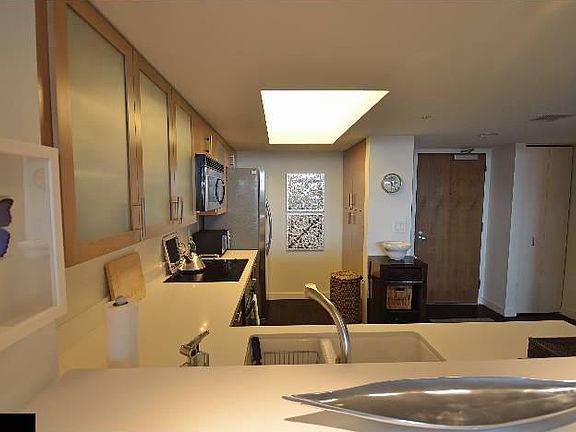 4th image of 13700 Marina Pointe Dr Unit 619