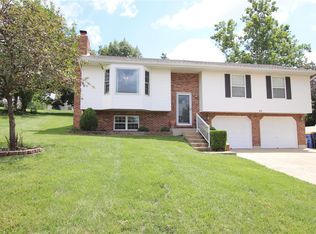 43 Whispering Oaks Dr, Washington, MO 63090