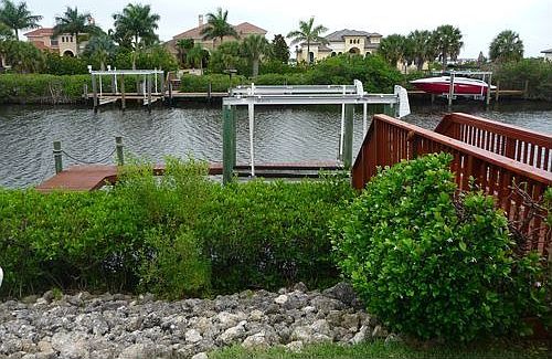 Private Dock & Lift