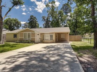 910 Fall Creek Dr, Huffman, TX 77336