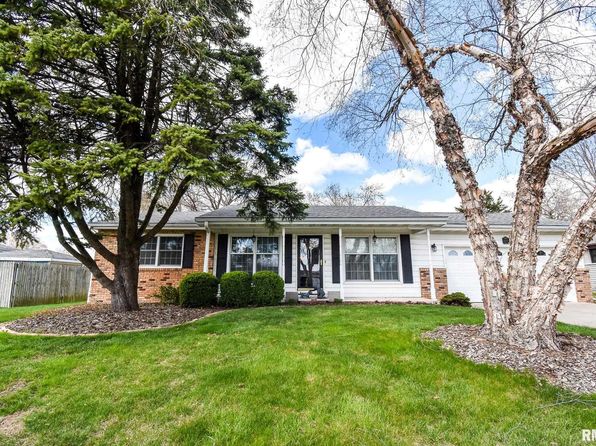 2265 Robin Rd, Washington, IL 61571
