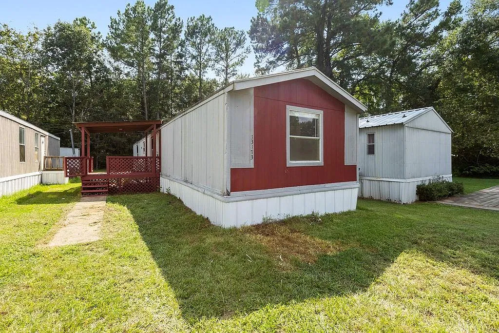 3 bed, 2.0 bath, 1216 sqft, $995 — Photo 1