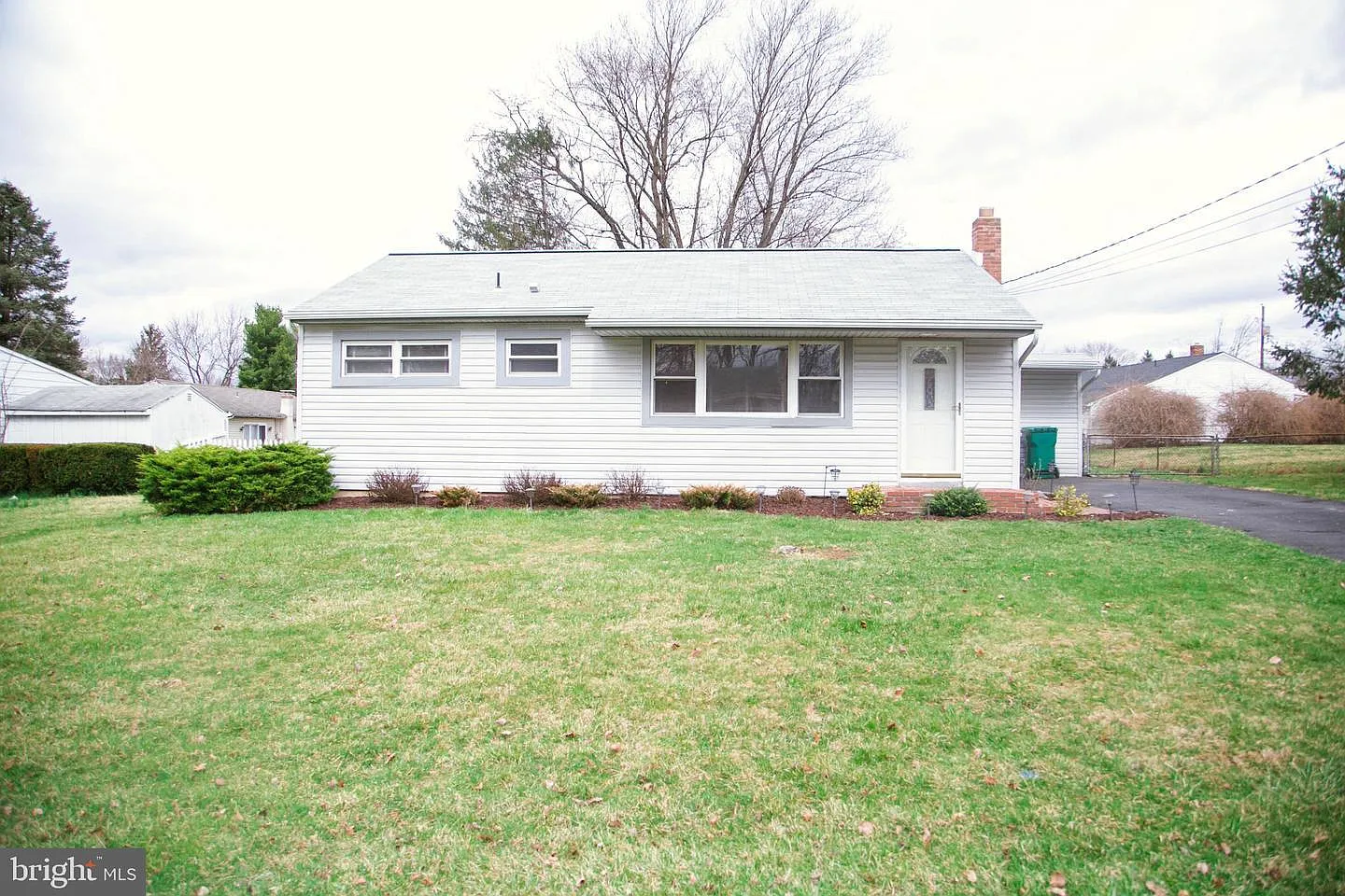 6003 Robert Dr photo 1