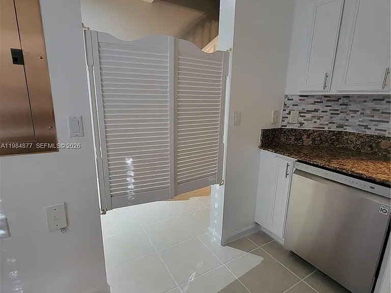 2761 SW 82nd Ave #102 — Photo 17