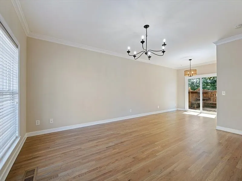 Building Photo - 2271 Dewey Dr #J2