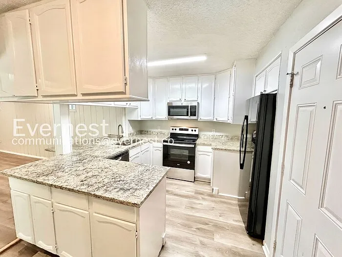 1505 Hanover Dr — Photo 5