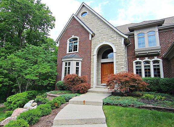 2nd image of 34696 Huntington Ct