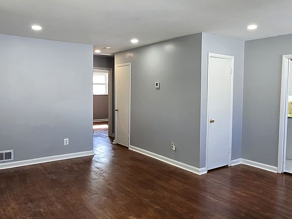 4th image of 2415 Wintergreen Ave