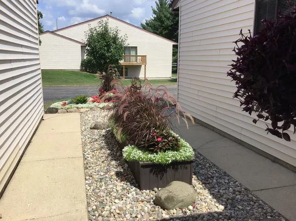 2688 Stonegate Dr SW, Wyoming, MI 49519