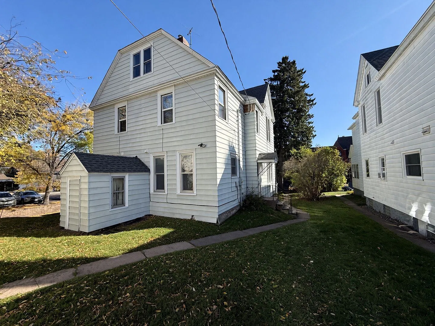 1215 E 1st St — Photo 3