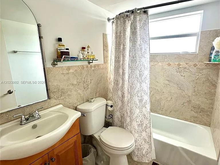 211 NE 8th Ave #304 — Photo 8