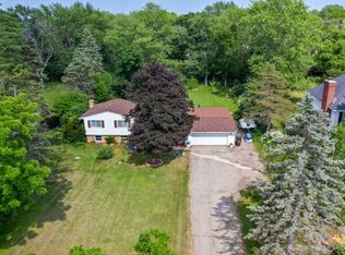 310 N Saint Marys Rd, Libertyville, IL 60048