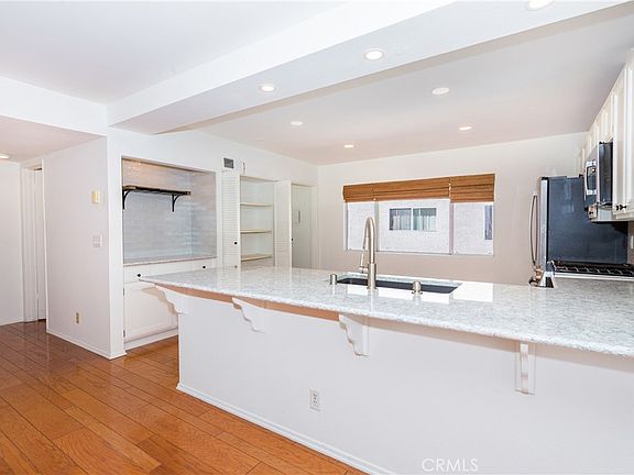 4th image of 18344 Collins St Unit A