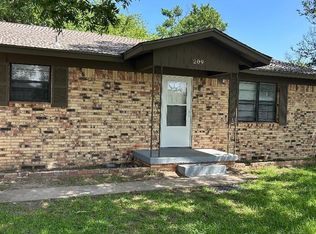 209 W South St, Lindale, TX 75771