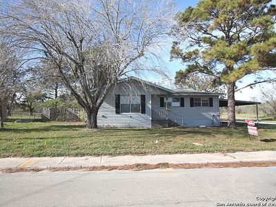 1811 B St, Floresville, TX, 78114