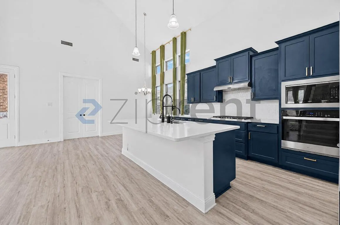 4 bed, 2800 sqft, $3,250 — Photo 4