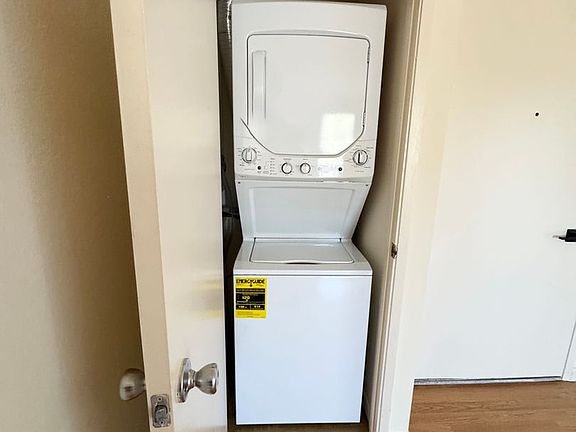 3rd image of 10193-10195 Park Cir W #3
