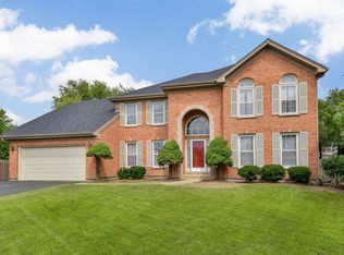 15 Hawkins Cir, Wheaton, IL 60189