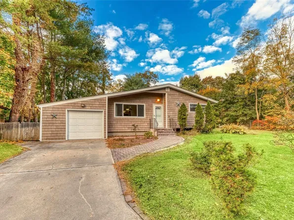 101 Columbus Avenue, Farmingville, NY 11738