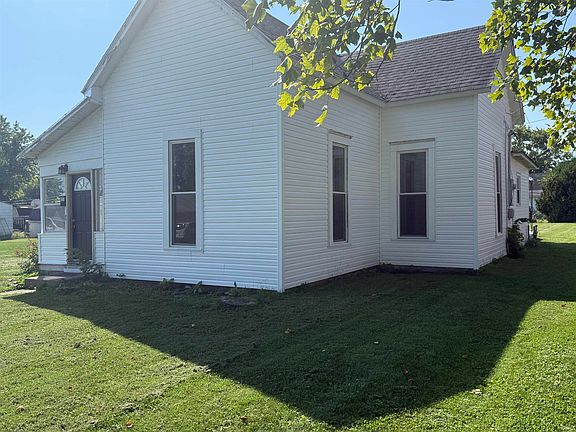 3rd image of 837 W 1st St