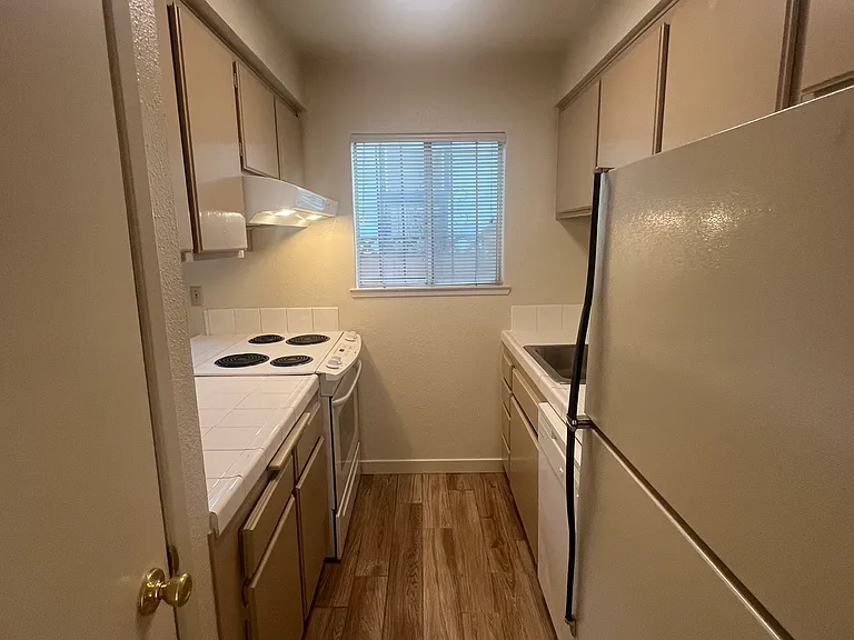 2324 V St — Photo 3
