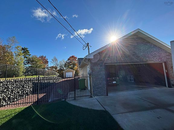 2nd image of 806 Old Alma Rd