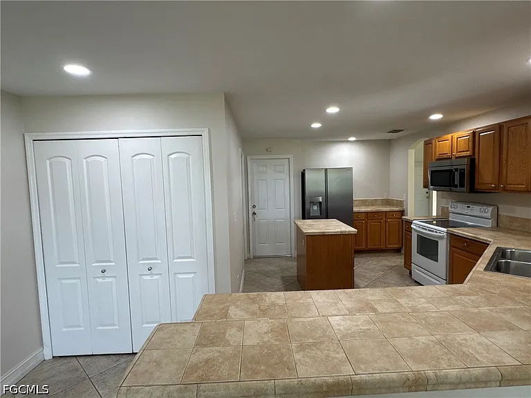 4914 7th St W — Photo 28