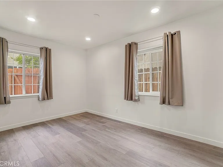 6318 Nagle Ave — Photo 13