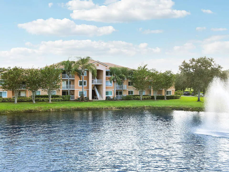 121 SW Palm Dr #306