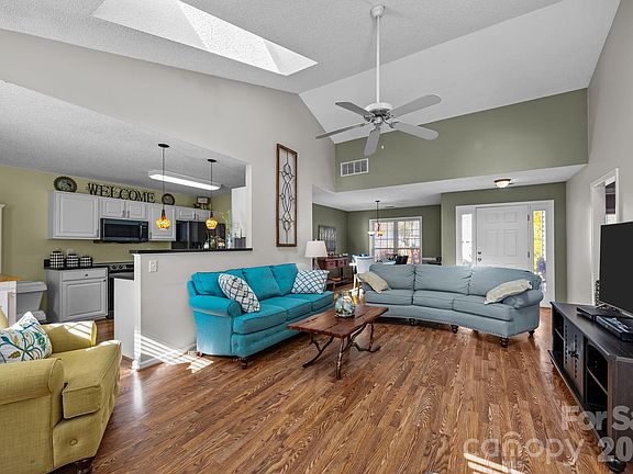 4th image of 255 Stonehollow Rd