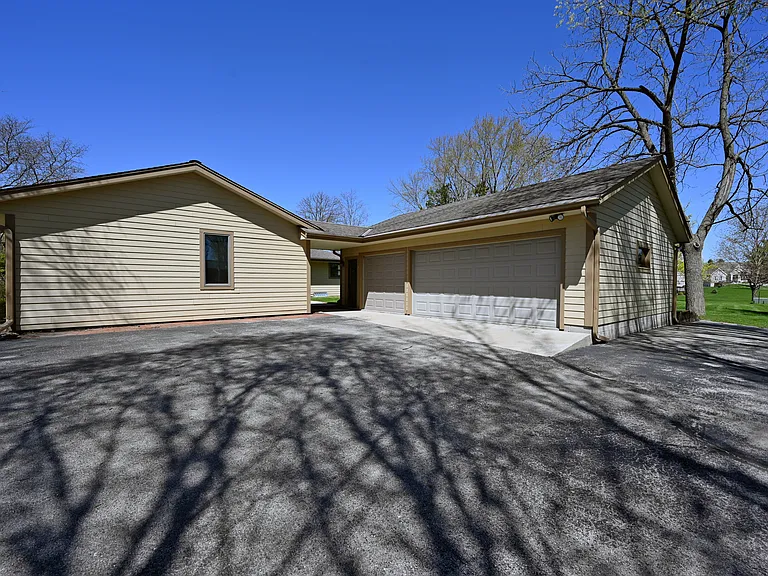 202 Lac La Belle Dr — Photo 27