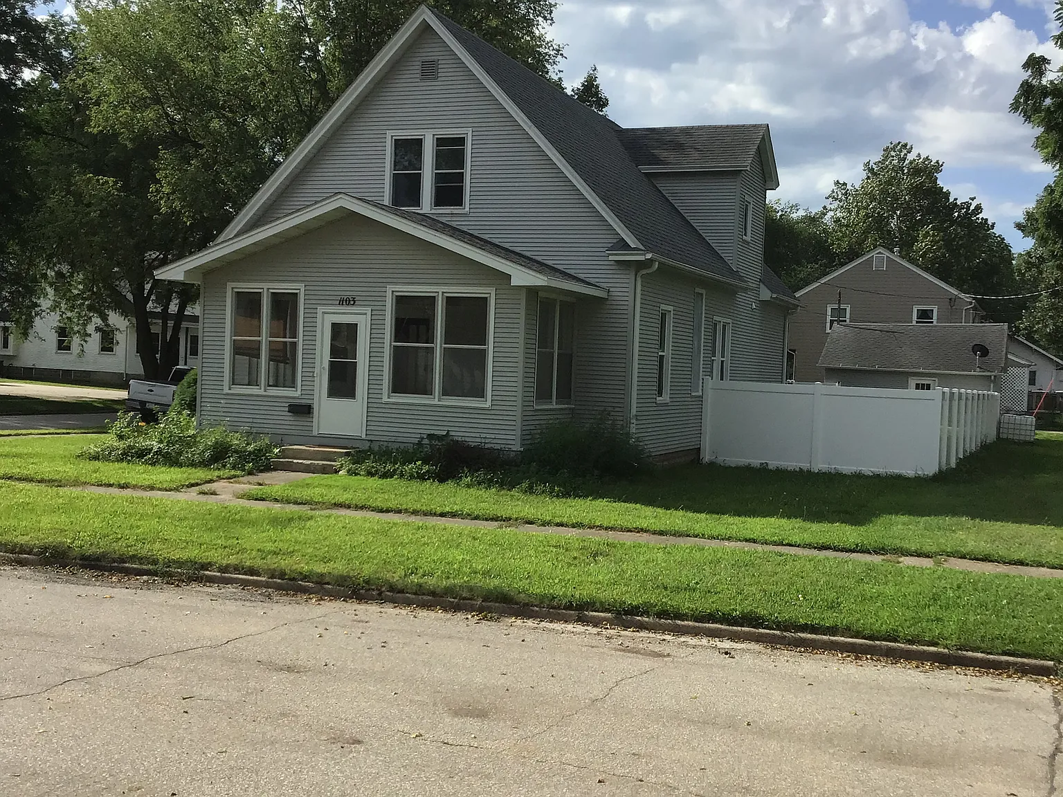 4 bed, 2041 sqft, $1,350 — Photo 3