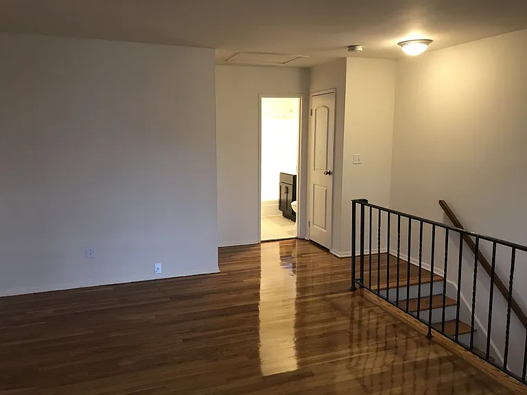 586 Main St — Photo 25