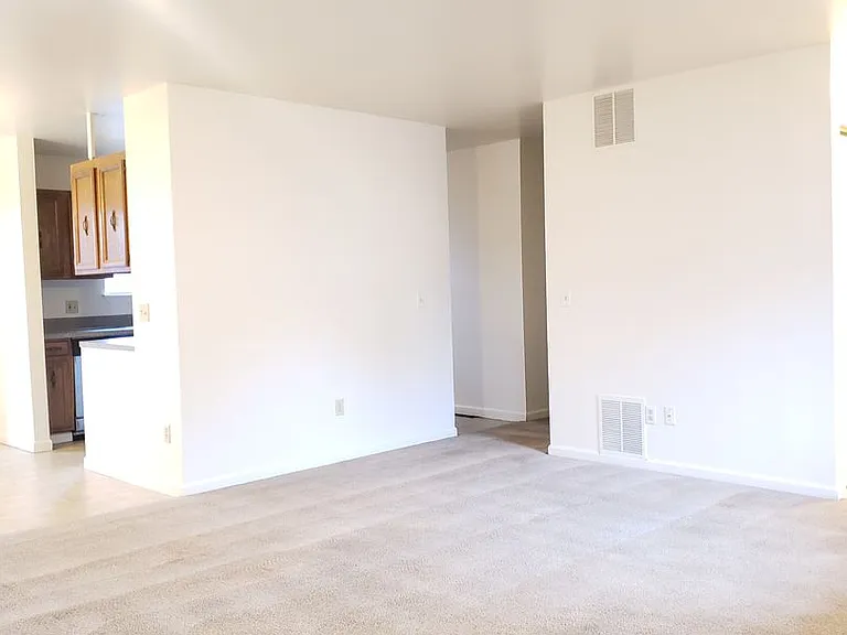 909 Gellatly St — Photo 4