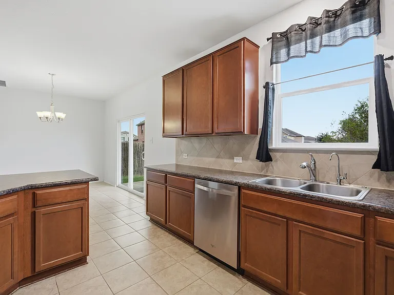 13535 Abraham Lincoln St — Photo 18