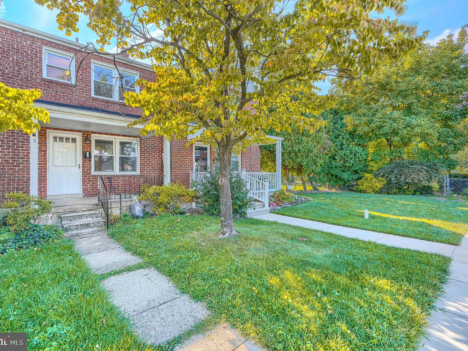 3 bed, 1.0 bath, 1452 sqft, $1,950 — Photo 2