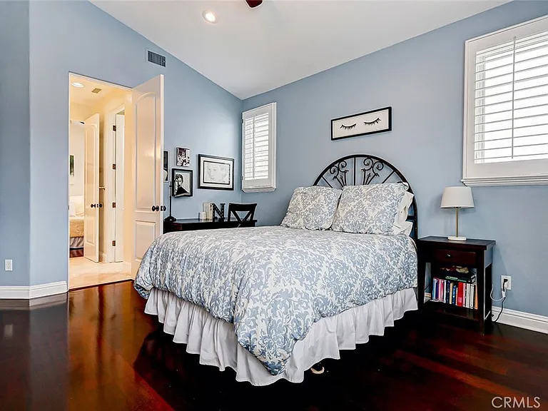 3005 N Poinsettia Ave — Photo 52
