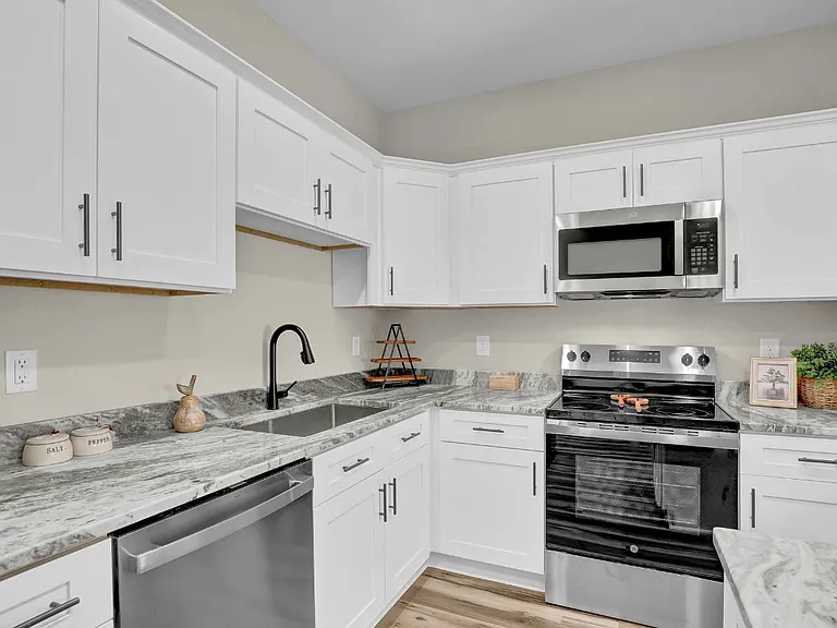 479 Blue Bluff Ln — Photo 3