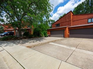 32681 Willowbrook Ln, North Ridgeville, OH 44039