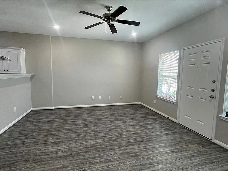 4510 Mayflower St #B — Photo 3