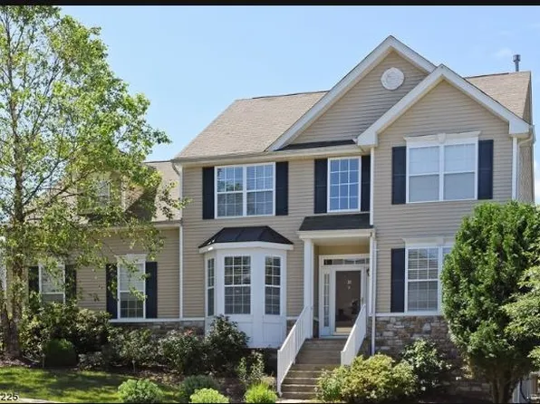 31 Winding Hill Dr, Mount Olive Twp, NJ 07840