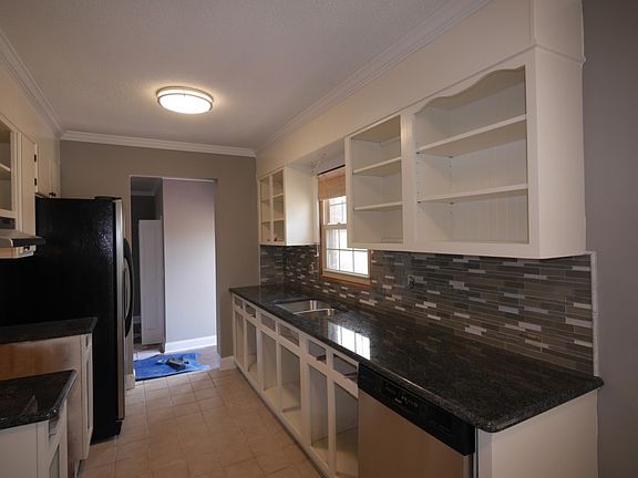 3rd image of 406 Paradise Cir