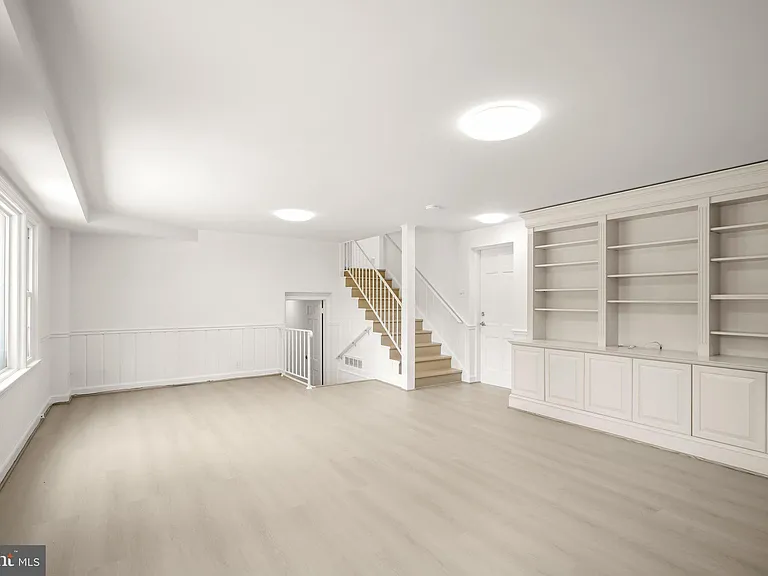 7109 Radnor Rd — Photo 33
