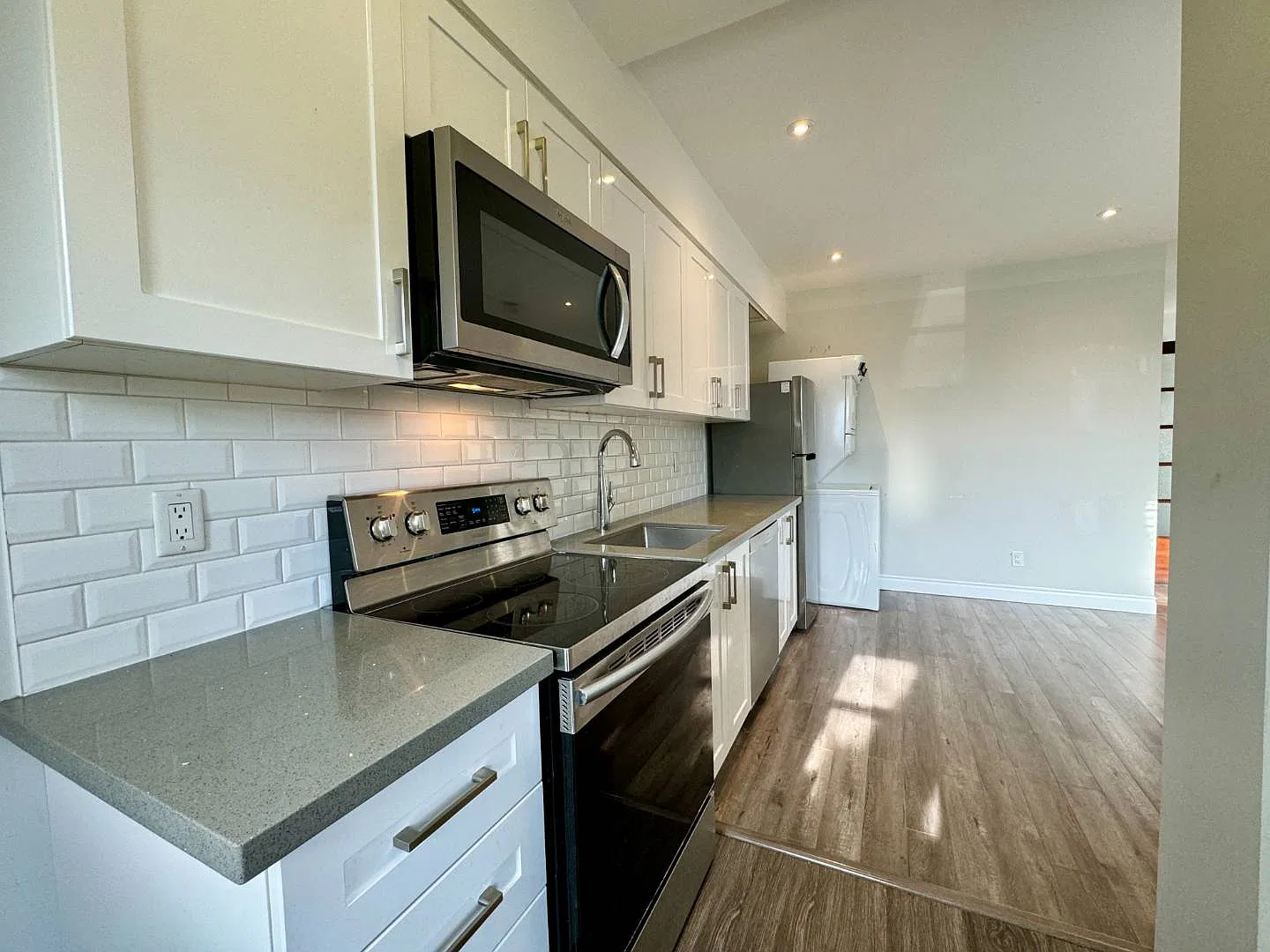48 Dewhurst Blvd - Lower B — Photo 4