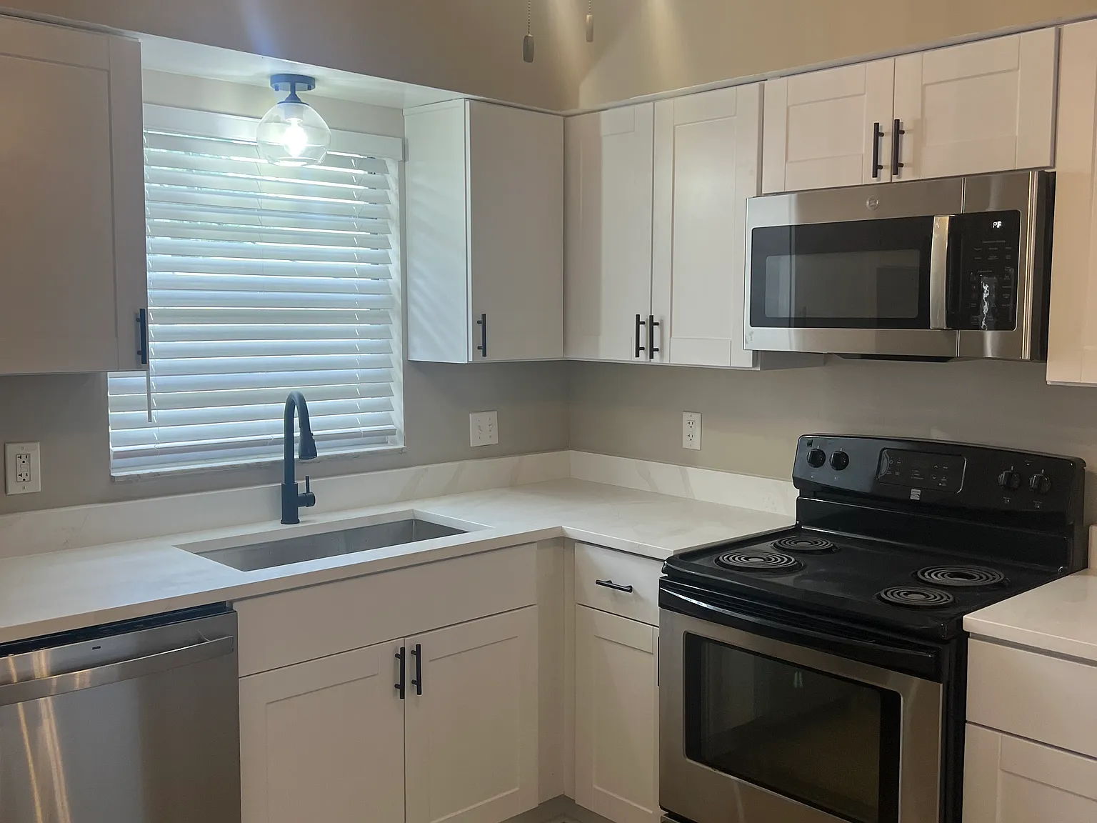 2 bed, 820 sqft, $1,650 — Photo 4