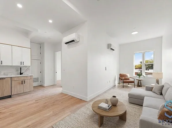 897 New York Avenue image 1 of 10