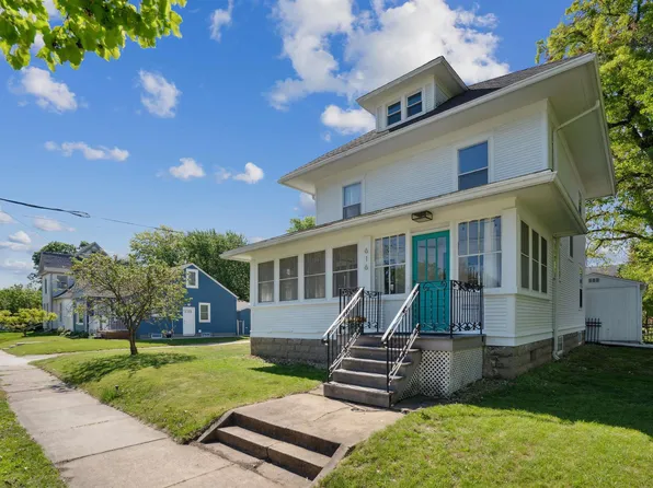 616 W 6th St, Cedar Falls, IA 50613