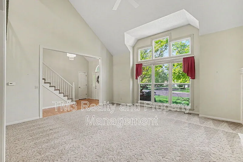 3 bed, 2.5 bath, 2943 sqft, $2,700 — Photo 3