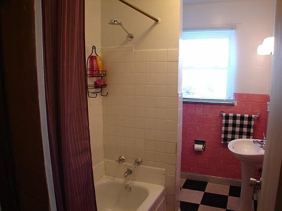 4th image of 118 W 5th Ave APT 2
