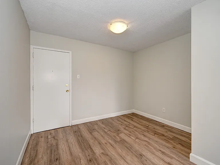 235 Bishop St S — Photo 6